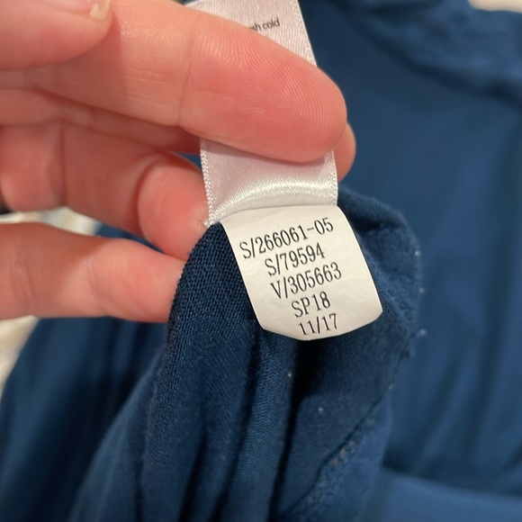 Athleta Women's Long Sleeve Asymmetrical Hemline Threadlight oversized shirt - Picture 4 of 4